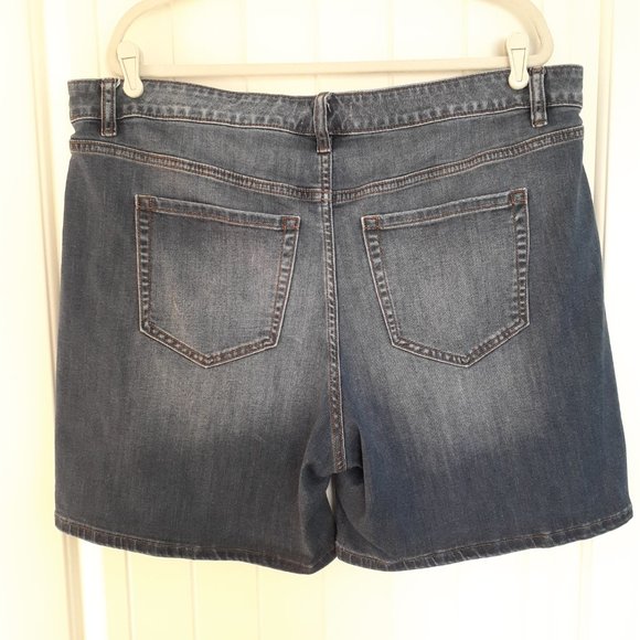 Lane Bryant Signature Fit Boyfriend Denim Midi-Rise Short Dark Wash Blue Size 18 - Picture 2 of 12